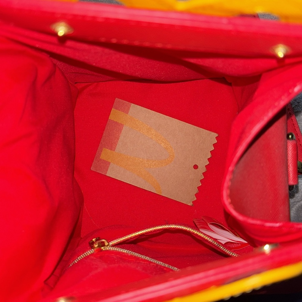 never used McDonald’s happy meal purse - Picture 2 of 3